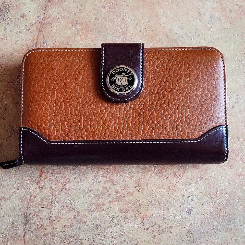 Dooney & Bourke clutch wallet